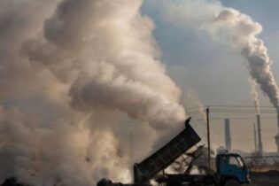 چین برای کاهش آلایندگی صنایع فولاد راه درازی در پیش دارد عینک فولادی فولاد